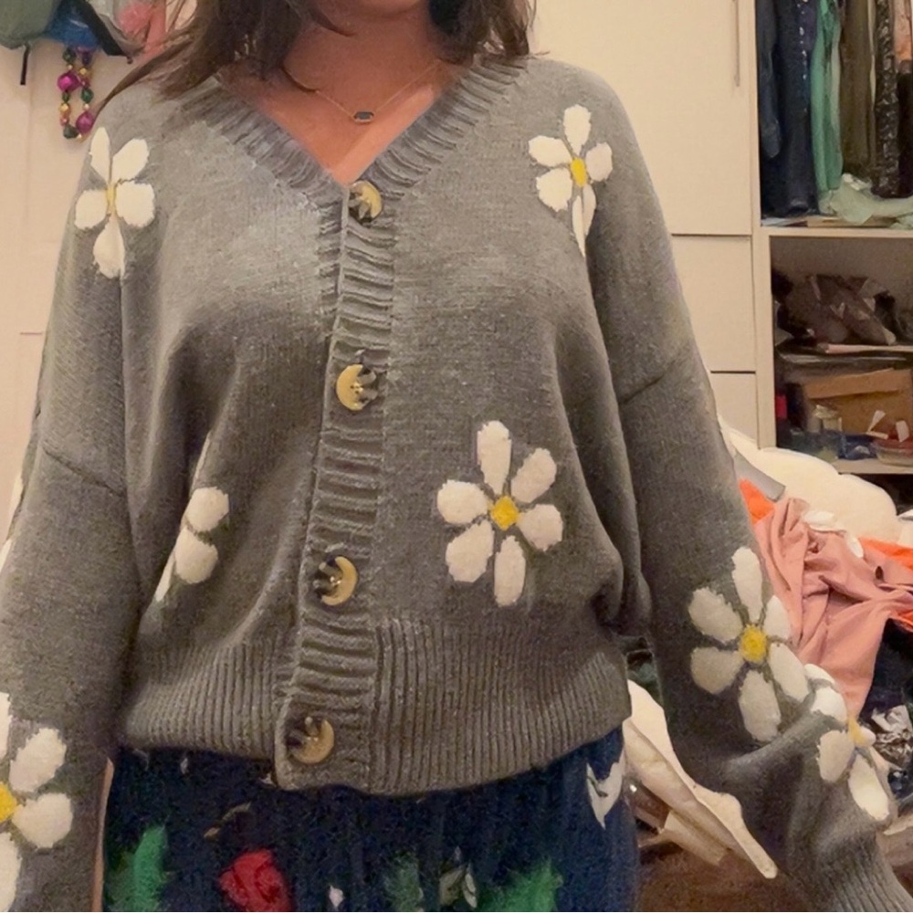Chic Gray Floral Cardigan